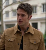 Emily_in_Paris_S02E03_WEBRip_x264-ION10_0172.jpg