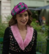 Emily_in_Paris_S02E03_WEBRip_x264-ION10_0183.jpg