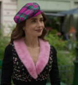 Emily_in_Paris_S02E03_WEBRip_x264-ION10_0185.jpg