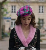 Emily_in_Paris_S02E03_WEBRip_x264-ION10_0288.jpg