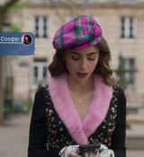 Emily_in_Paris_S02E03_WEBRip_x264-ION10_0289.jpg