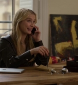 Emily_in_Paris_S02E03_WEBRip_x264-ION10_0308.jpg