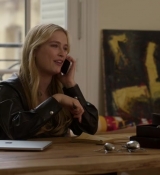 Emily_in_Paris_S02E03_WEBRip_x264-ION10_0333.jpg