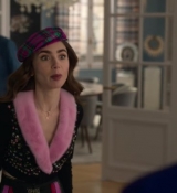 Emily_in_Paris_S02E03_WEBRip_x264-ION10_0503.jpg