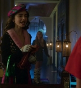 Emily_in_Paris_S02E03_WEBRip_x264-ION10_0612.jpg
