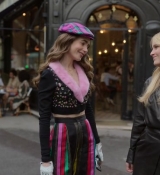 Emily_in_Paris_S02E03_WEBRip_x264-ION10_0992.jpg