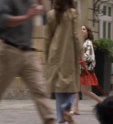 Emily_in_Paris_S02E03_WEBRip_x264-ION10_1124.jpg