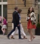 Emily_in_Paris_S02E03_WEBRip_x264-ION10_1125.jpg