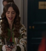 Emily_in_Paris_S02E03_WEBRip_x264-ION10_1190.jpg