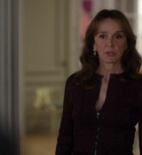 Emily_in_Paris_S02E03_WEBRip_x264-ION10_1195.jpg