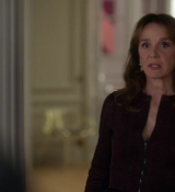 Emily_in_Paris_S02E03_WEBRip_x264-ION10_1196.jpg