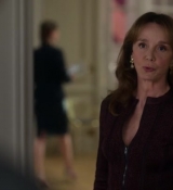 Emily_in_Paris_S02E03_WEBRip_x264-ION10_1205.jpg