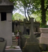 Emily_in_Paris_S02E03_WEBRip_x264-ION10_1268.jpg