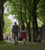 Emily_in_Paris_S02E03_WEBRip_x264-ION10_1277.jpg