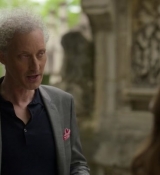 Emily_in_Paris_S02E03_WEBRip_x264-ION10_1332.jpg