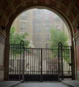 Emily_in_Paris_S02E03_WEBRip_x264-ION10_1542.jpg