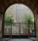 Emily_in_Paris_S02E03_WEBRip_x264-ION10_1543.jpg