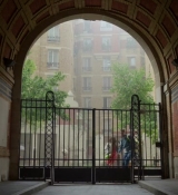 Emily_in_Paris_S02E03_WEBRip_x264-ION10_1544.jpg