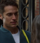 Emily_in_Paris_S02E03_WEBRip_x264-ION10_1598.jpg