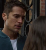 Emily_in_Paris_S02E03_WEBRip_x264-ION10_1626.jpg