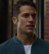 Emily_in_Paris_S02E03_WEBRip_x264-ION10_1635.jpg
