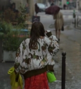 Emily_in_Paris_S02E03_WEBRip_x264-ION10_1638.jpg