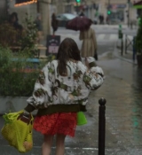 Emily_in_Paris_S02E03_WEBRip_x264-ION10_1639.jpg