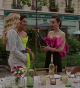 Emily_in_Paris_S02E03_WEBRip_x264-ION10_1899.jpg