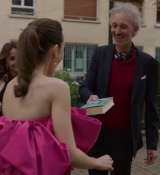 Emily_in_Paris_S02E03_WEBRip_x264-ION10_1974.jpg