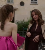 Emily_in_Paris_S02E03_WEBRip_x264-ION10_2012.jpg