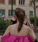 Emily_in_Paris_S02E03_WEBRip_x264-ION10_2019.jpg