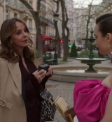 Emily_in_Paris_S02E03_WEBRip_x264-ION10_2028.jpg