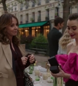 Emily_in_Paris_S02E03_WEBRip_x264-ION10_2038.jpg