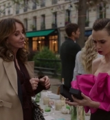 Emily_in_Paris_S02E03_WEBRip_x264-ION10_2040.jpg