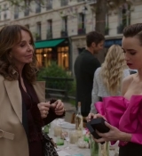 Emily_in_Paris_S02E03_WEBRip_x264-ION10_2042.jpg