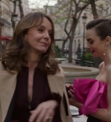 Emily_in_Paris_S02E03_WEBRip_x264-ION10_2056.jpg