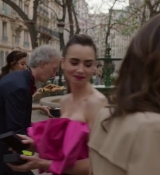 Emily_in_Paris_S02E03_WEBRip_x264-ION10_2058.jpg