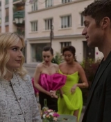Emily_in_Paris_S02E03_WEBRip_x264-ION10_2115.jpg
