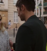 Emily_in_Paris_S02E03_WEBRip_x264-ION10_2126.jpg