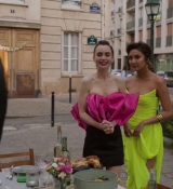 Emily_in_Paris_S02E03_WEBRip_x264-ION10_2132.jpg
