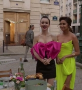 Emily_in_Paris_S02E03_WEBRip_x264-ION10_2135.jpg