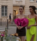 Emily_in_Paris_S02E03_WEBRip_x264-ION10_2141.jpg