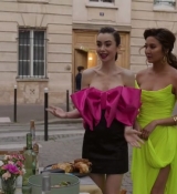 Emily_in_Paris_S02E03_WEBRip_x264-ION10_2142.jpg