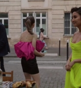 Emily_in_Paris_S02E03_WEBRip_x264-ION10_2158.jpg