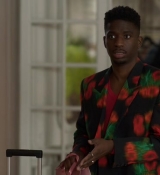 Emily_in_Paris_S02E03_WEBRip_x264-ION10_2178.jpg