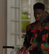 Emily_in_Paris_S02E03_WEBRip_x264-ION10_2179.jpg
