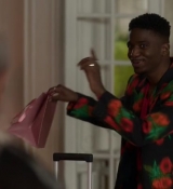 Emily_in_Paris_S02E03_WEBRip_x264-ION10_2196.jpg