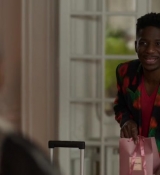 Emily_in_Paris_S02E03_WEBRip_x264-ION10_2203.jpg