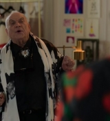 Emily_in_Paris_S02E03_WEBRip_x264-ION10_2237.jpg