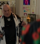 Emily_in_Paris_S02E03_WEBRip_x264-ION10_2240.jpg